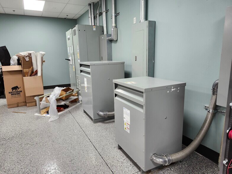 More Photos Of 528 Sunbury Rd, Midway Warehouse For Lease