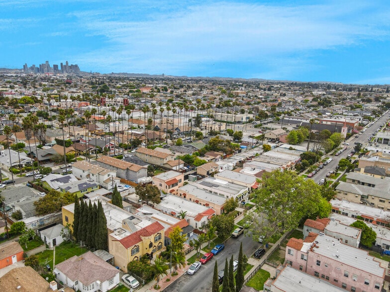 More Photos Of 1061 W 57th St, Los Angeles Apartments For Sale