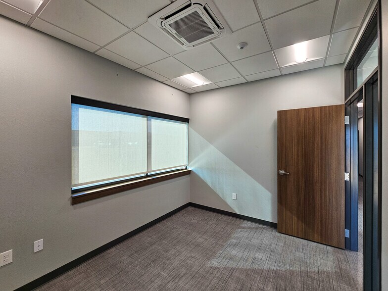 More Photos Of 6450 Central Park Blvd, Abilene Medical For Sale
