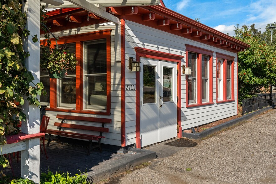 More Photos Of 2711 W College St, Bozeman Restaurant For Sale