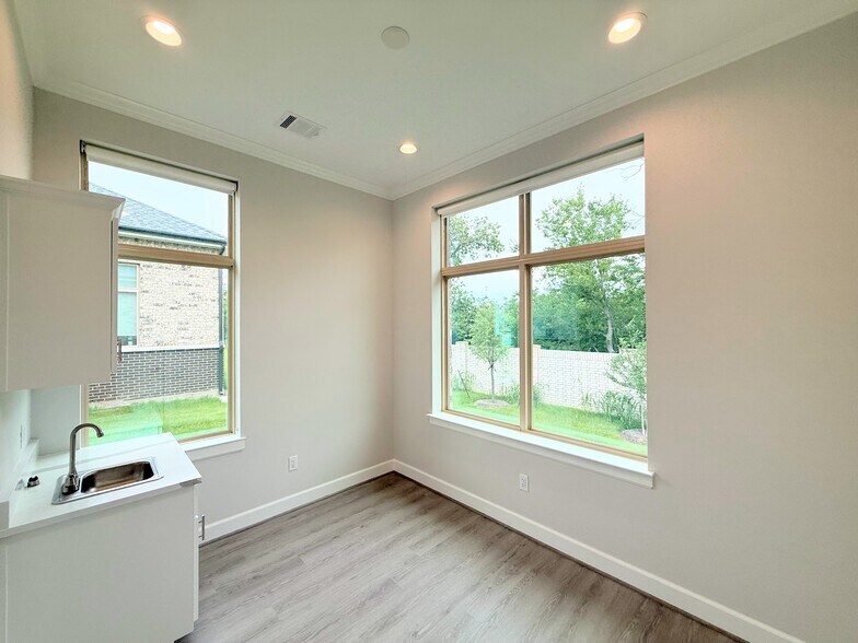 More Photos Of 2120 Prairie Dr, Prosper Medical For Sale