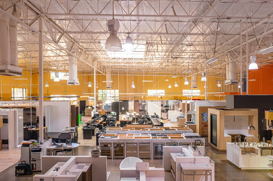 More Photos Of 1827 E Spring St, Long Beach Showroom For Sale