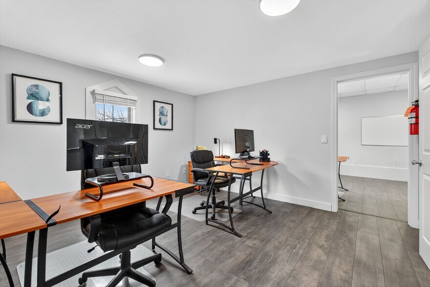 More Photos Of 112 State St, Augusta Office For Sale