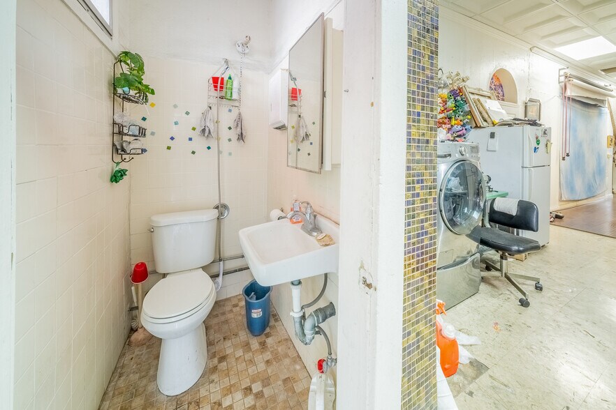 More Photos Of 119-123 S Western Ave, Los Angeles Storefront Retail Office For Lease