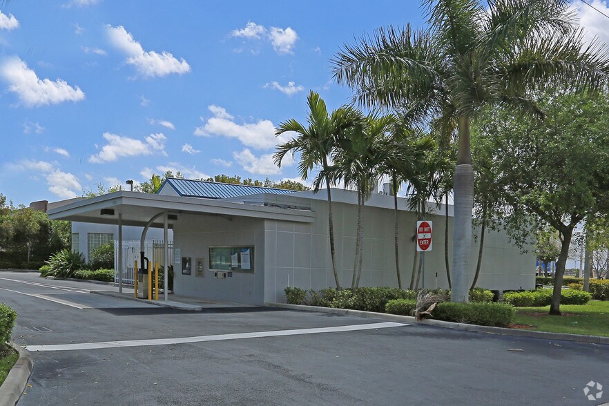 More Photos Of 13650 SW 131st St, Miami Bank For Lease