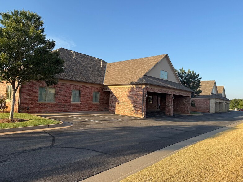 More Photos Of 5808 NW 135th St, Oklahoma City Office For Sale