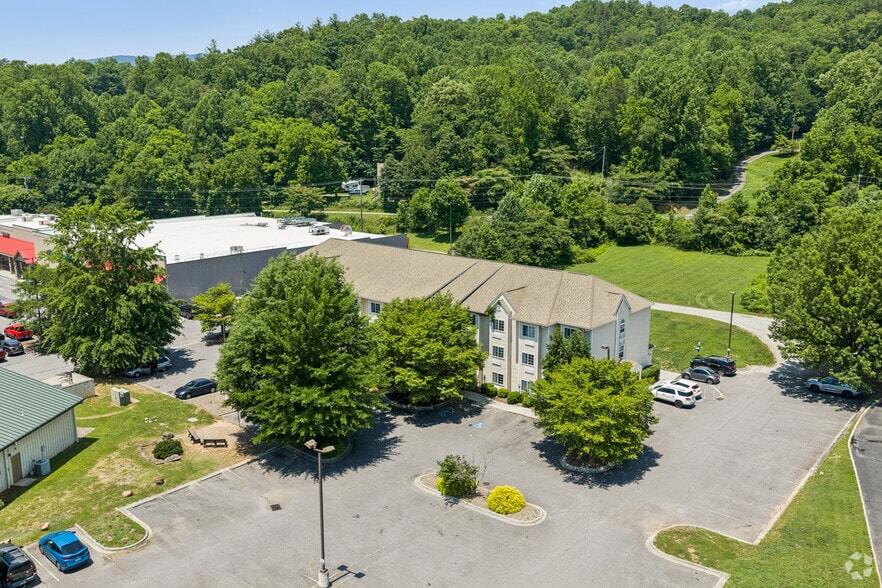 More Photos Of 674 Casino Trl, Cherokee Hotel For Sale