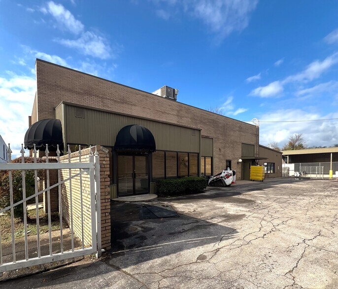 More Photos Of 653 Mainstream Dr, Nashville Light Distribution For Lease