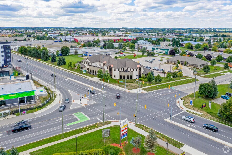 More Photos Of 725 Bridge St W, Waterloo Office For Lease