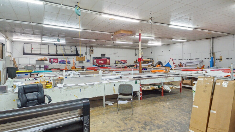 More Photos Of 902 NW Main St, Bunkie Showroom For Sale