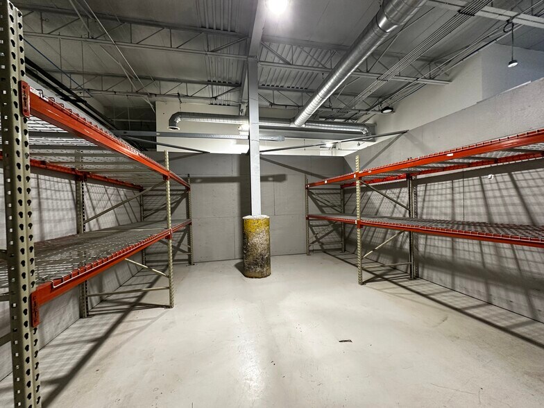 More Photos Of 3155 Bermuda St, Ferndale Manufacturing For Lease