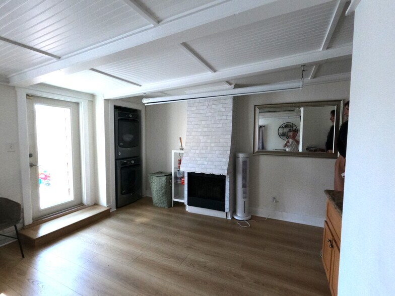 More Photos Of 72 62nd Pl, Long Beach Restaurant For Sale