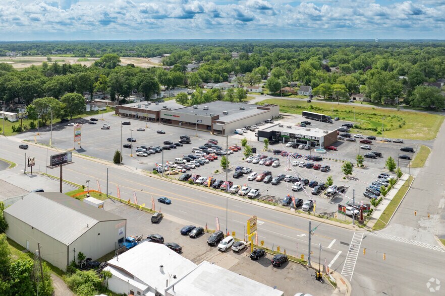 More Photos Of 1055 W 37th Ave, Hobart Freestanding For Lease