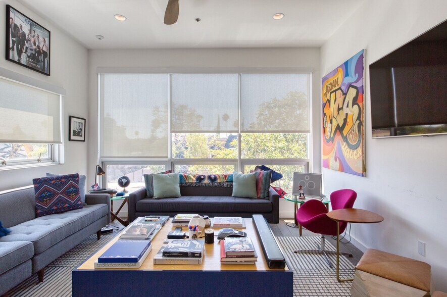 More Photos Of 542 N Larchmont Blvd, Los Angeles Office For Sale