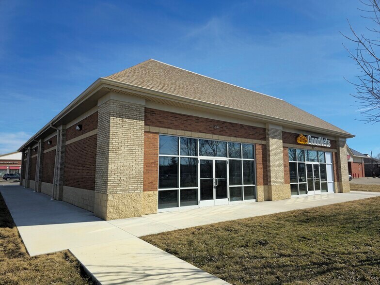 Primary Photo Of 5588-5590 N Hamilton Rd, Columbus Storefront Retail Office For Sale