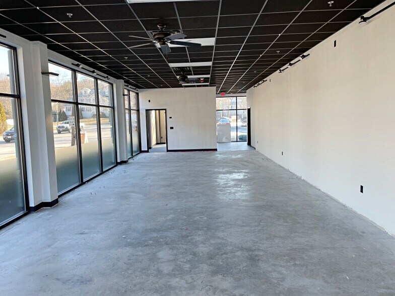 More Photos Of 157 Bedford St, Burlington Freestanding For Lease
