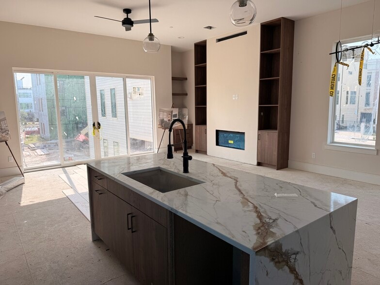 More Photos Of 5821 Winsome Ln, Houston Apartments For Sale