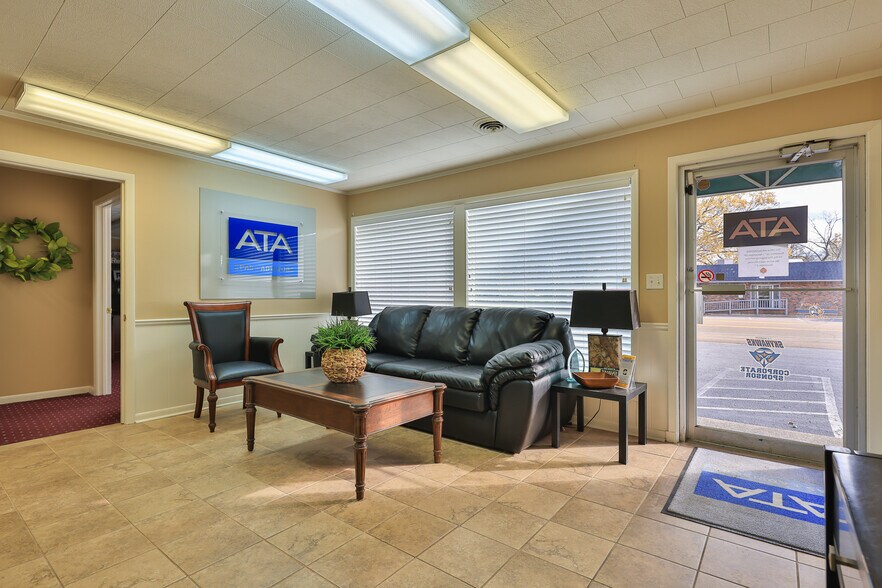 More Photos Of 308 N Lindell St, Martin Office For Sale