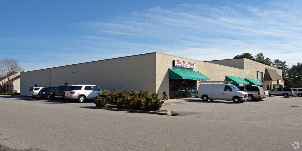 More Photos Of 2801 #4 Ward Blvd, Wilson Storefront Retail Office For Lease