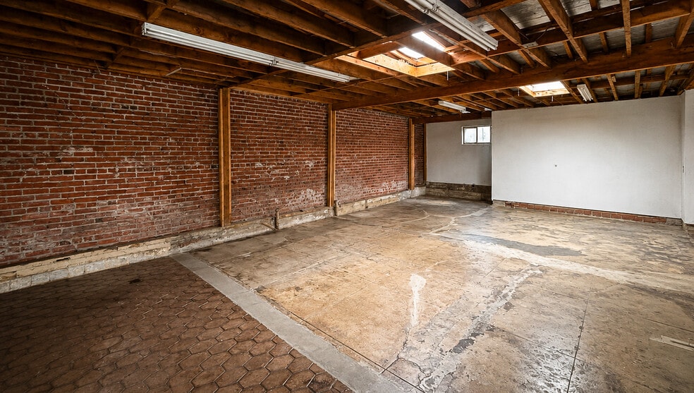 More Photos Of 5049 Huntington Dr N, Los Angeles General Retail For Lease
