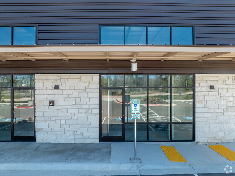 More Photos Of 705 N Vista Ridge, Cedar Park Restaurant For Lease
