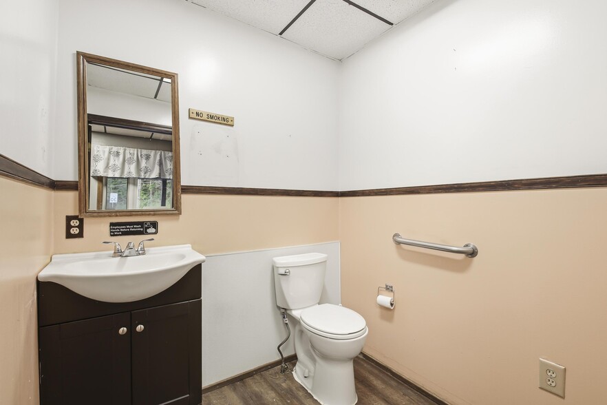 More Photos Of 116 Ringtown Blvd, Ringtown Flex For Sale
