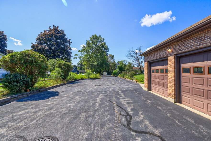 More Photos Of 199 Main St, Shrewsbury Specialty For Sale