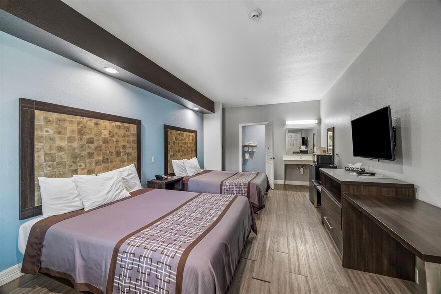 More Photos Of 9818 W Little York Rd, Houston Hotel For Sale