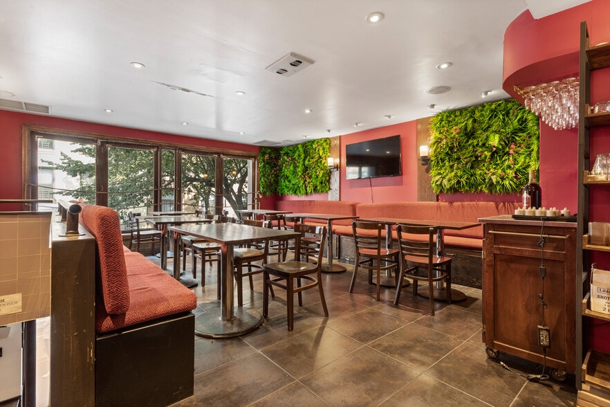 More Photos Of 300 E 52nd St, New York Storefront Retail Residential For Lease