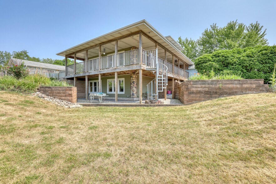 More Photos Of S73W23970 National Ave, Big Bend Flex For Sale