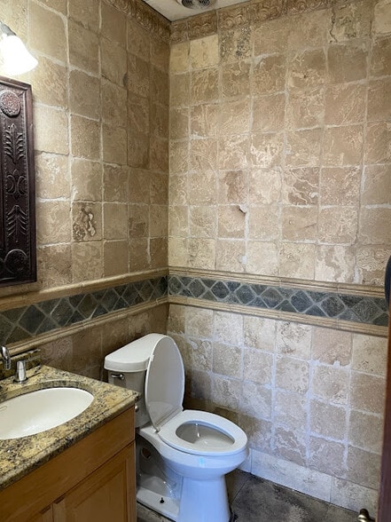 More Photos Of 6354 Warren Dr, Norcross Distribution For Sale