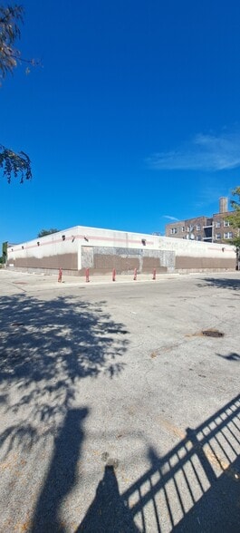 More Photos Of 344 E 63rd St, Chicago Supermarket For Lease