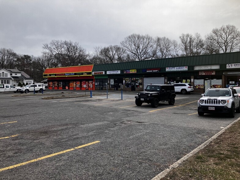 More Photos Of 16 Middle Country Rd, Coram Unknown For Lease