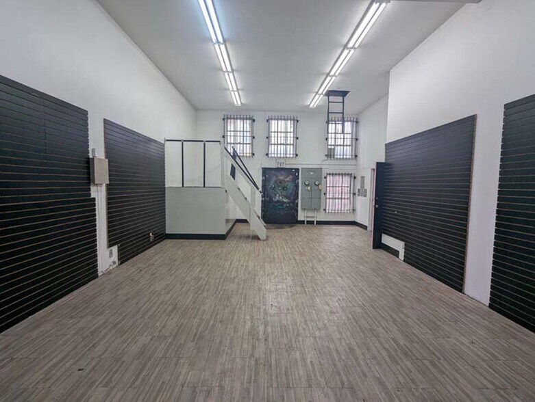 More Photos Of 6662-6666 Hollywood Blvd, Los Angeles Storefront For Sale
