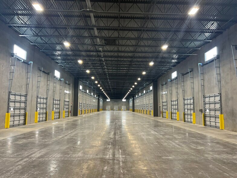 More Photos Of 1525 M.L.K. Jr. Blvd, Riviera Beach Truck Terminal For Lease