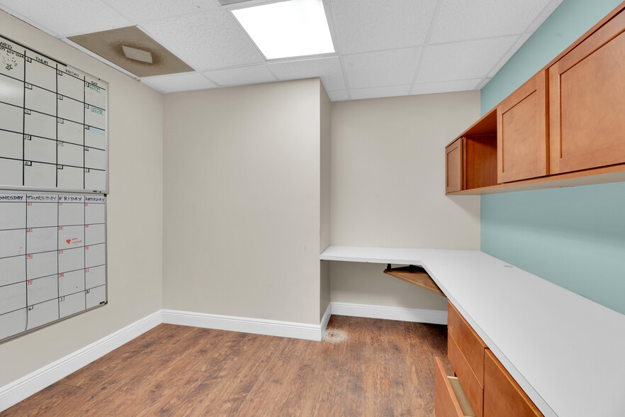 More Photos Of 224 NE 32nd Ct, Oakland Park Warehouse For Lease