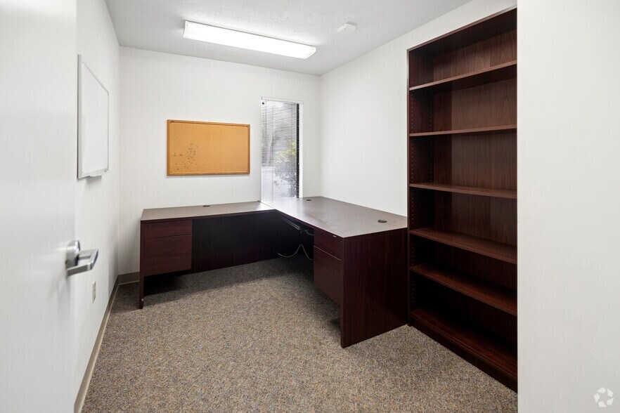 More Photos Of 730 NE Waldo Rd, Gainesville Office For Sale