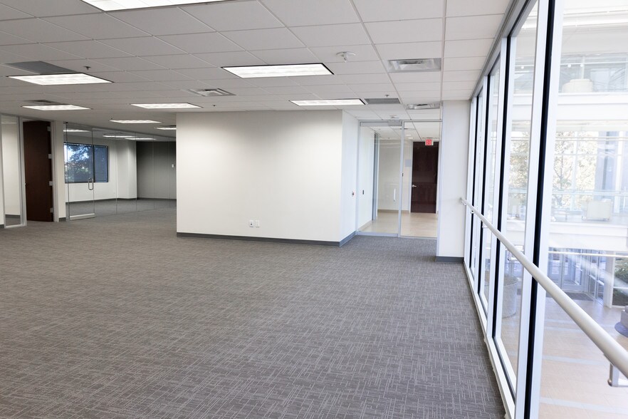 More Photos Of 130 E John Carpenter Fwy, Irving Office For Lease