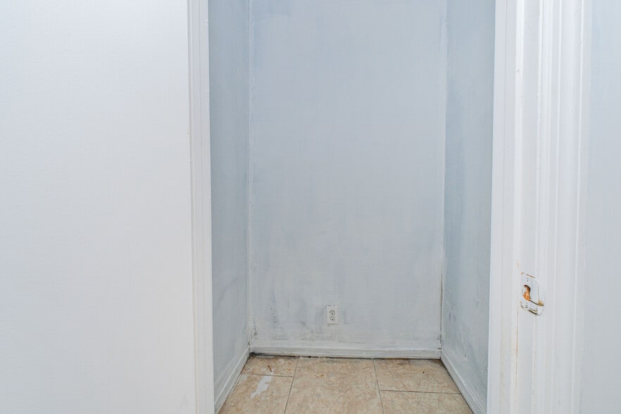 More Photos Of 145 Westervelt Ave, Staten Island Storefront Retail Residential For Lease