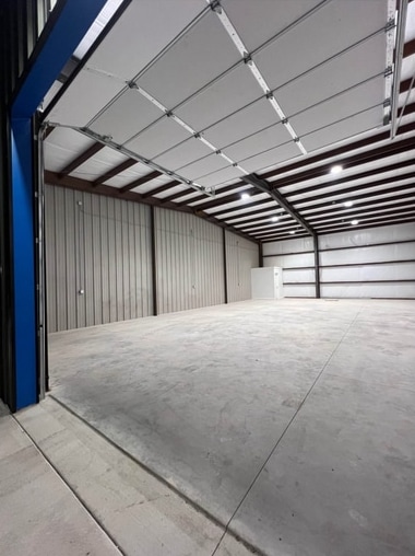 More Photos Of 1210 Summit Ridge Dr, Edmond Warehouse For Lease