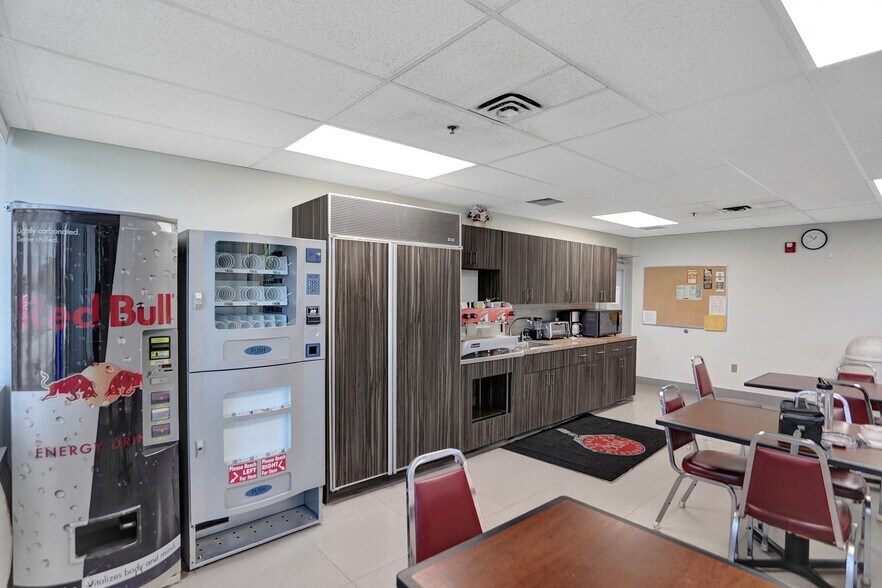 More Photos Of 2870 Stirling Rd, Hollywood Light Distribution For Sale