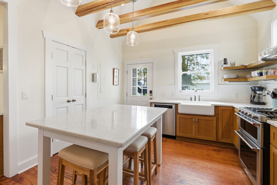 More Photos Of 119 N Davis St, Southport Hospitality For Sale