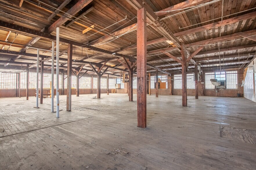 More Photos Of 2301 E 28th St, Chattanooga Manufacturing For Lease