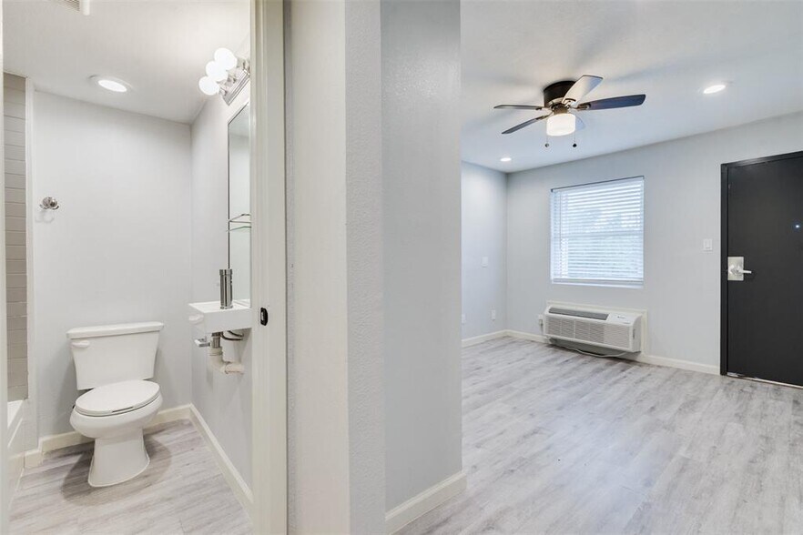 2617 Napoleon St, Houston, TX 77004 Apartments For Sale