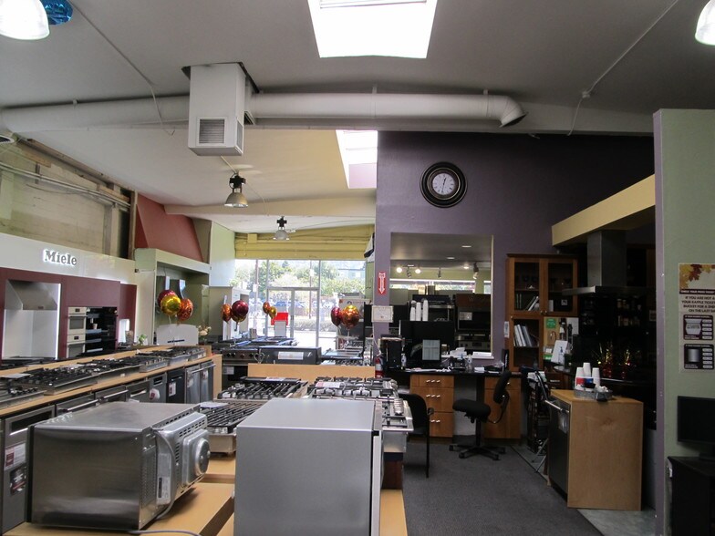 More Photos Of 2524 Shattuck Ave, Berkeley Storefront For Lease