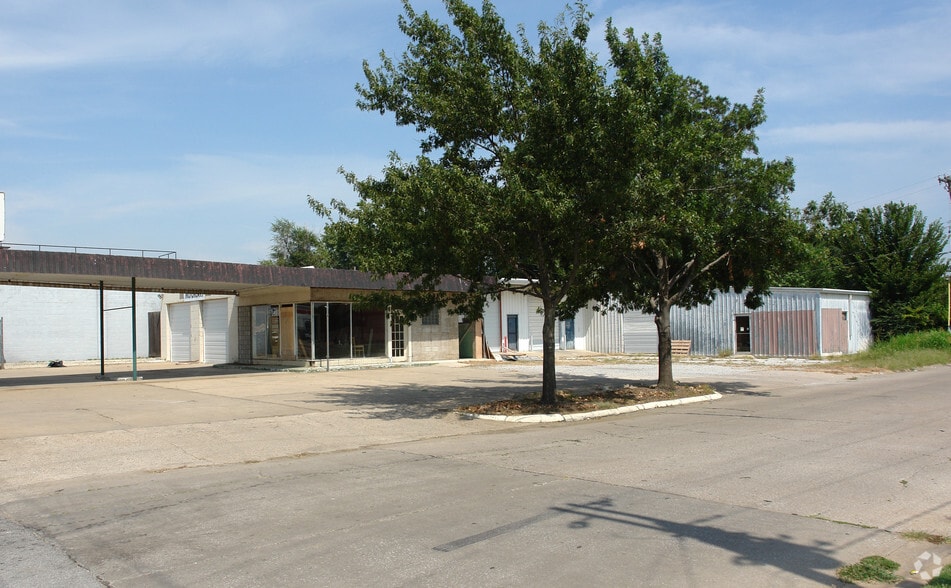 Primary Photo Of 4225 S Peoria Ave, Tulsa Auto Repair For Sale