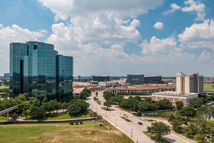 More Photos Of 222 W Las Colinas Blvd, Irving Office For Lease
