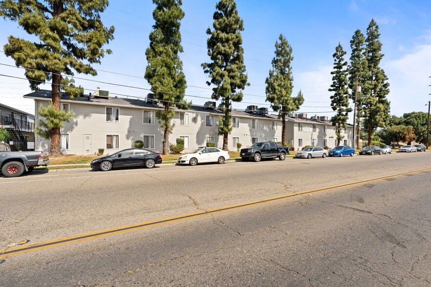 Primary Photo Of 125 E Dakota Ave, Fresno Apartments For Sale