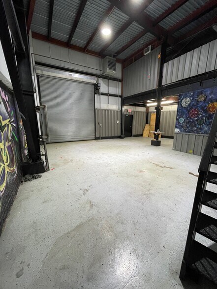 More Photos Of 147 Wayne St, Staten Island Warehouse For Lease