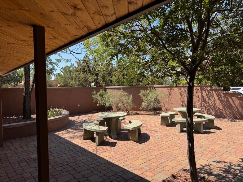 More Photos Of 75 Kallof Pl, Sedona Medical For Lease
